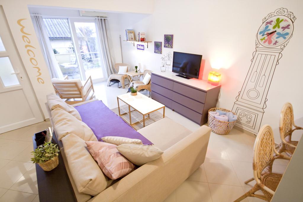 Apartma Adela *