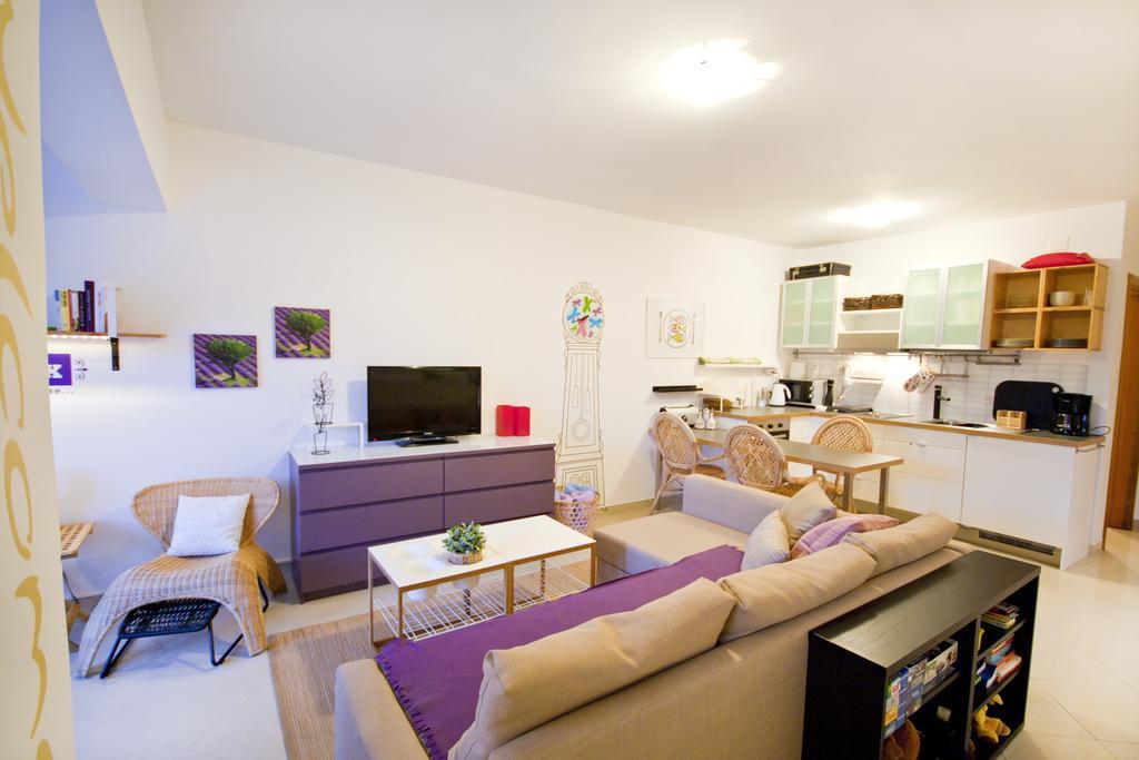 Apartma Adela *