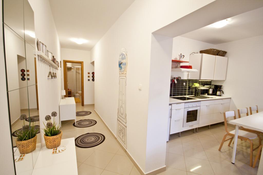 Apartma Adela *